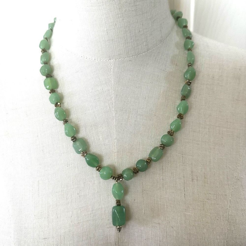 Green and gold tone beaded necklace